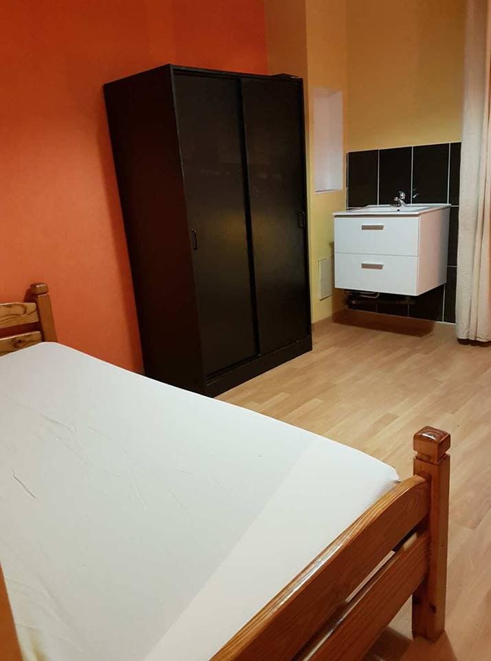 Photo de la location a temps partiel de : chambre meublée en colocation  à Rennes